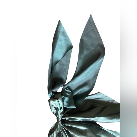 Christmas holiday bow garland - 7 bows long - Picture 5 of 6